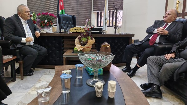 زيارة أيمن سماوي