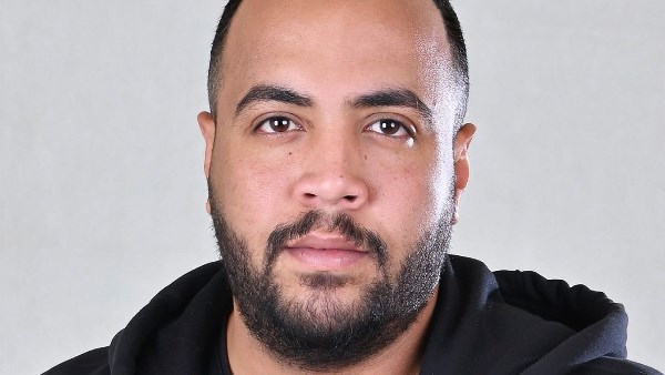 المؤلف أحمد عبد الستار