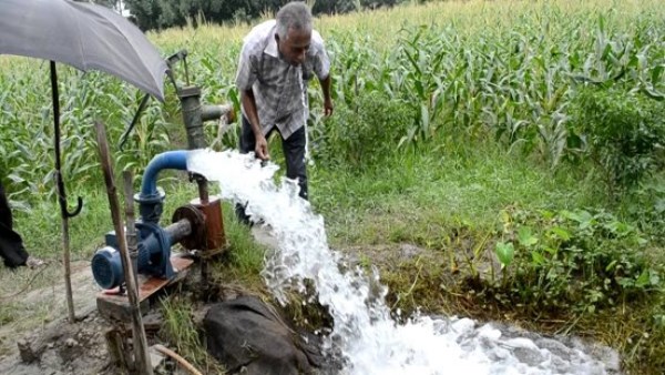 آلة رفع المياه