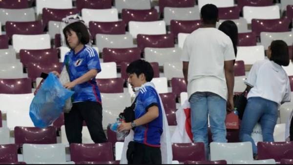 تنظيف اليابان للمدرجات 