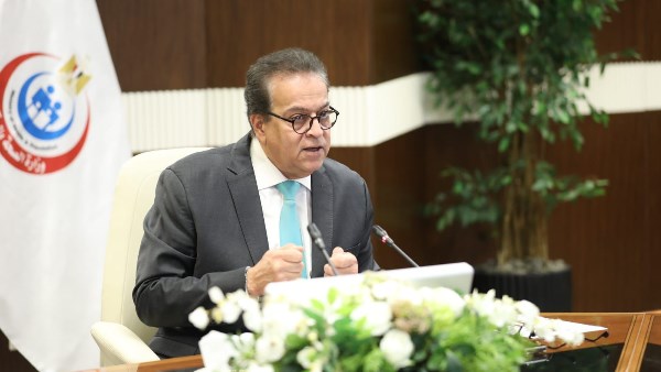 وزيرا الصحة والتعليم العالي يبحثان تعزيز التعاون الإستراتيجي لدعم منظومة التأمين الصحي الشامل