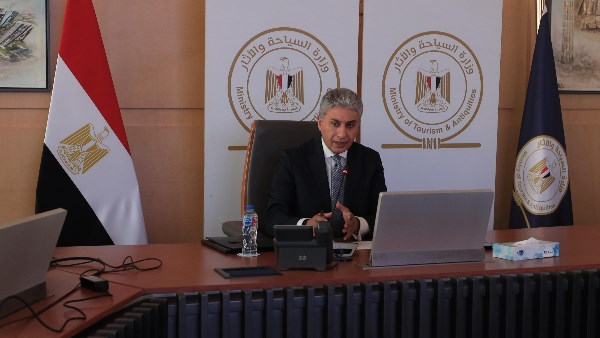 وزير السياحة والآثار 