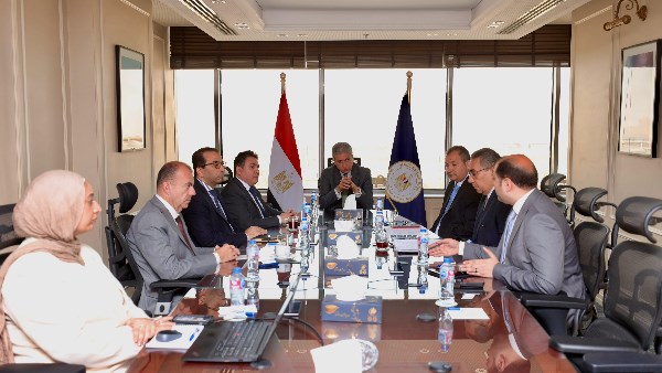 وزير السياحة والآثار 