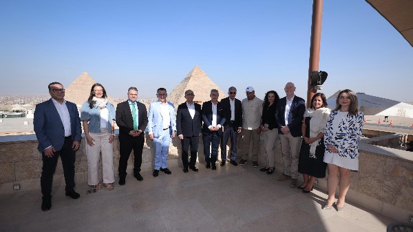 وزير السياحة والآثار 