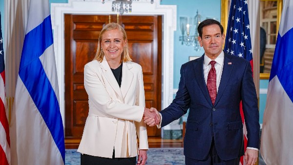 روبيو يبحث مع وزيرة خارجية فنلندا 