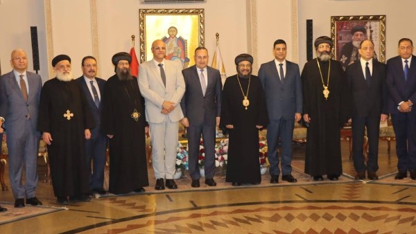 وزير التعليم العالي يزور الكنيسة المرقسية بالإسكندرية