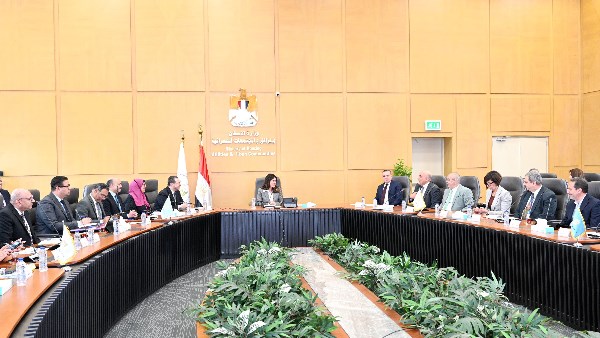 وزيرة الاسكان 