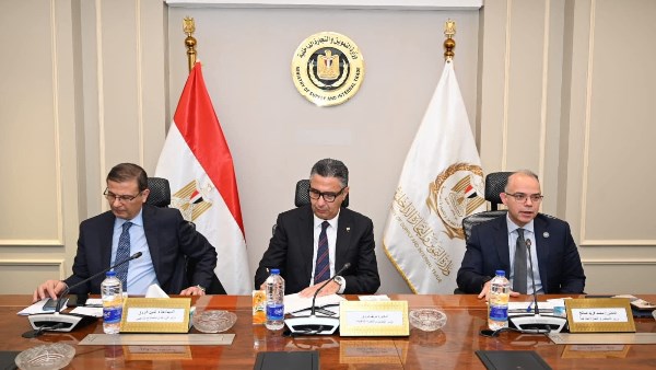 وزراء الاستثمار والتموين والزراعة 