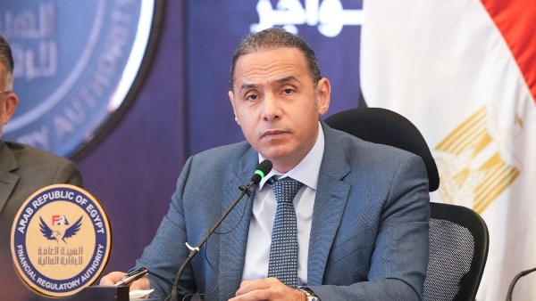 الدكتور إسلام عزام رئيس هيئة الرقابة المالية 