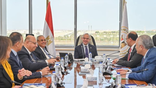 الدكتور محمد فريد وزير الاستثمار والتجارة الخارجية 