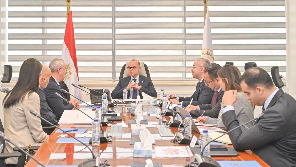 الدكتور محمد فريد وزير الاستثمار والتجارة الخارجية 