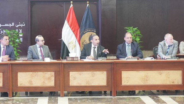 الدكتور إسلام عزام رئيس هيئة الرقابة المالية 