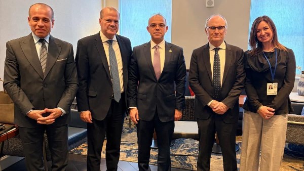 الدكتور محمد فريد وزير الاستثمار والتجارة الخارجية 