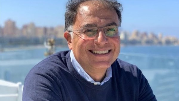 الكاتب أشرف العشماوي 