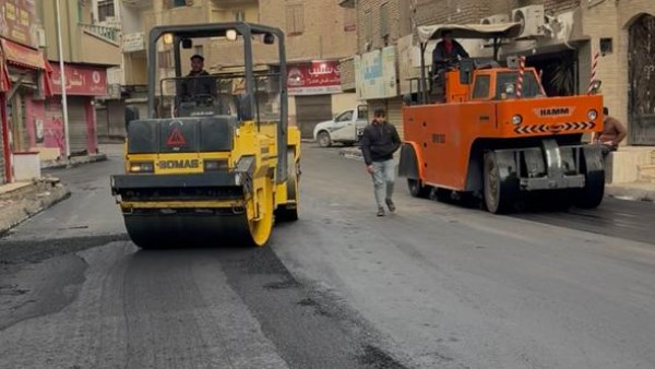 رصف وتطوير طريق 