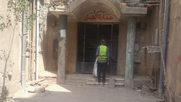 بدء تفعيل منظومة الجمع السكني للمخلفات بالبراجيل في الجيزة