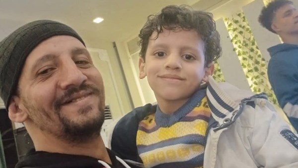 المجني عليه مع شقيقه