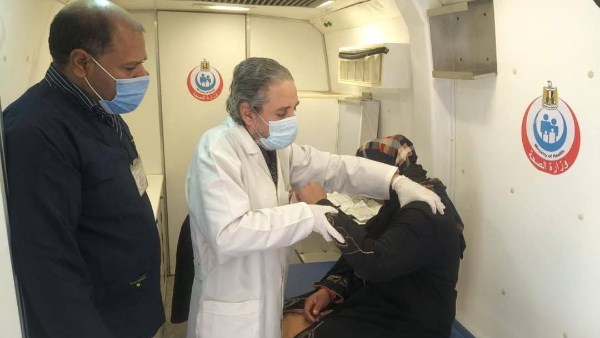 توقيع الكشف الطبي على المرضى 