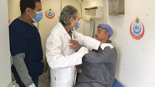 توقيع الكشف الطبي على المرضى 