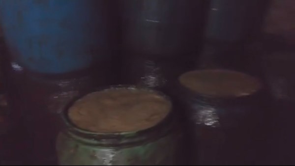 ضبط مخزن يعيد تدوير الزيوت المستعملة بالمنيا