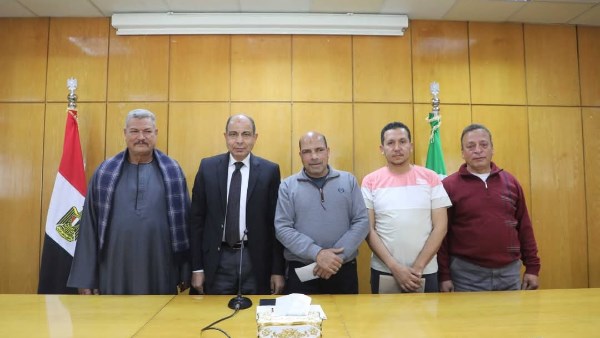 محافظ المنيا يوجه بسرعة تشغيل سجل مدني بمجمع زهرة استجابة لمطالب الأهالي محافظ المنيا يوجه بسرعة تشغيل سجل مدني بمجمع زهرة استجابة لمطالب الأهالي