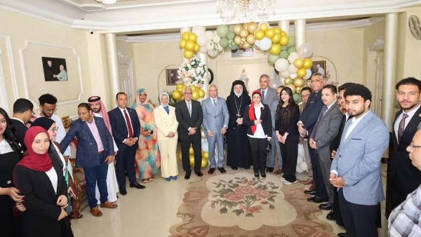 رئيس الجامعة يهنئ الإخوة الأقباط 