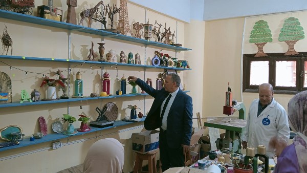 مدير تعليم أسيوط يزور مركز " إبداع " للحرف اليدوية والتراثية لمتابعة برامج التدريب والانتاج