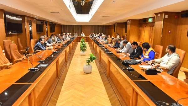 محافظ أسيوط يناقش الموقف التنفيذي لمشروعات المبادرة الرئاسية 