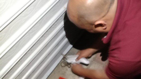 غلق وتشميع 26 محلًا تجاريًا لعدم الالتزام بقرارات الغلق بأسيوط 