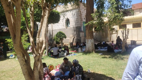 إقبال كثيف على الحدائق والرحلات النيلية في شم النسيم بأسيوط 