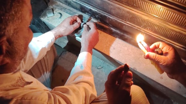 تشميع 41 محلًا ومنشأة تجارية لعدم الالتزام بقرارات الغلق بأسيوط 