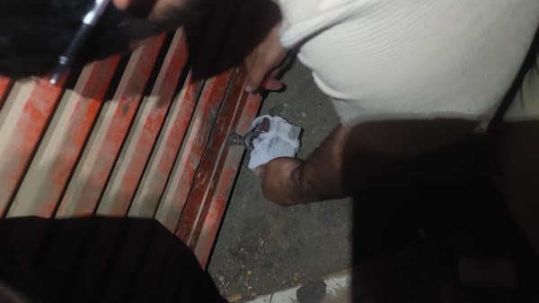  تشميع 34 محلًا مخالفًا لمواعيد الغلق بأسيوط 