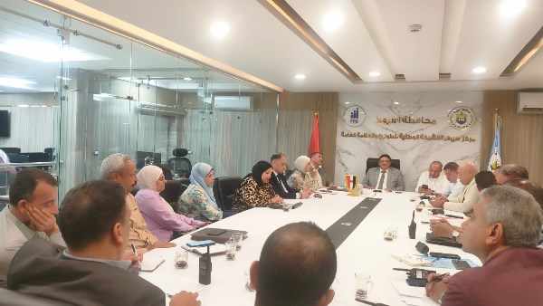 سكرتير عام أسيوط يشارك في اجتماع متابعة مبادرة 100 مليون شجرة