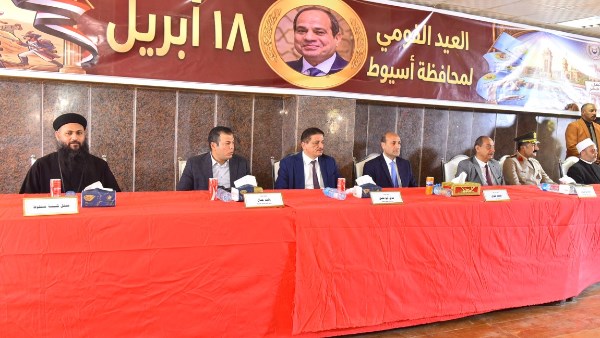 محافظ أسيوط يعقد لقاءً جماهيريًا مع أهالي بني عدي ضمن احتفالات العيد القومي