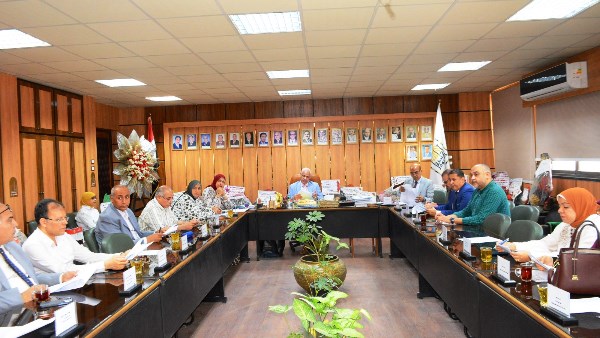 مجلس شئون التعليم والطلاب بجامعة أسيوط يناقش تطوير البرامج الدراسية وإنشاء برامج جديدة بنظام الساعات المعتمدة