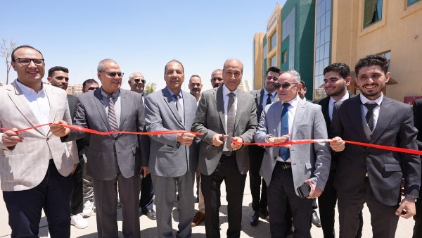 محافظ أسيوط يفتتح ملتقى التوظيف بجامعة سفنكس بمشاركة 40 شركة دوائية