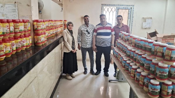 ضبط 730 عبوة سمن نباتي وحلاوة طحينة غير صالحة للاستهلاك الآدمي في منفلوط بأسيوط