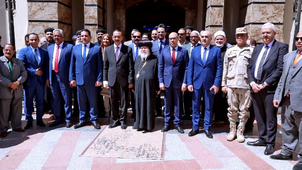 محافظ سوهاج يزور المطرانيات لتقديم التهنئة للإخوة الأقباط بمناسبة عيد القيامة المجيد