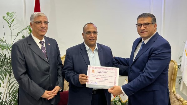 تكريم المتفوقين بتعليم قنا