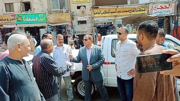 حملة بقيادة رئيس مدينة إسنا تعيد الانضباط لشارع أحمد عرابي وتُنهي الإشغالات بالكامل