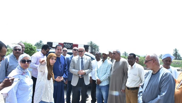 محافظ الأقصر يتفقد مشروعات الطرق والكباري بمركز الطود ويوجه بسرعة التنفيذ لخدمة المواطنين