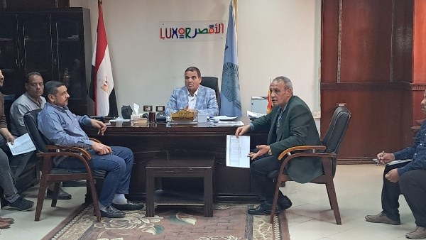 رئيس مدينة إسنا يعقد اجتماعًا موسعًا مع وكيل وزارة الزراعة لمتابعة رصد المتغيرات المكانية على الرقعة الزراعية