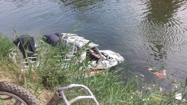 اصابة شخصين فى سقوط سيارة بترعة الرمادى جنوب الأقصر