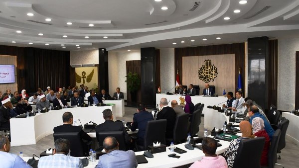 محافظ أسوان: تقديم كافة التيسيرات لإنهاء ملفات التقنين للمواطين