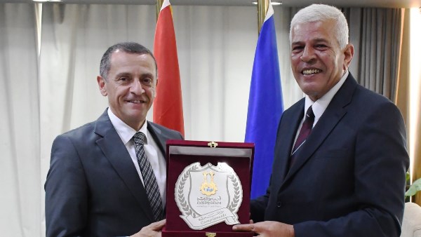 محافظ أسوان يستقبل نقيب الزراعيين لتعزيز أوجه التعاون المشترك