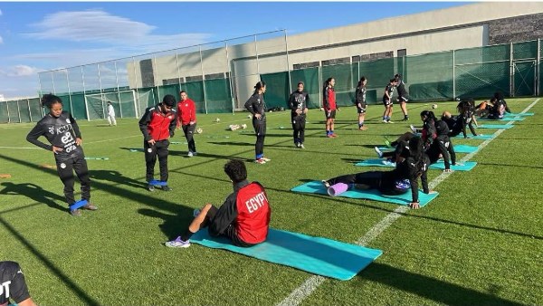 المنتخب الوطني للكرة النسائية