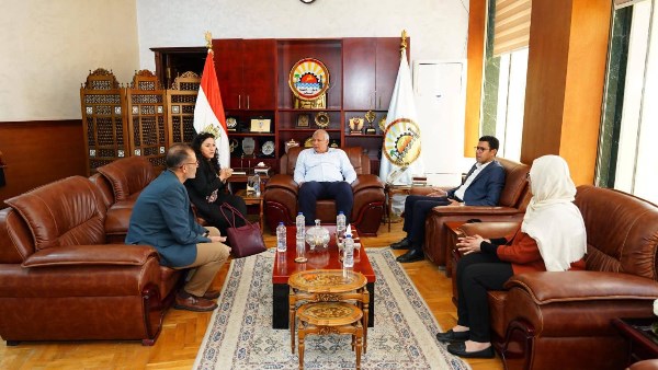 محافظ مطروح  خلال الاجتماع