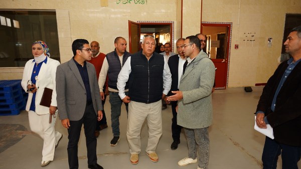 محافظ مطروح يتفقد مصنع الوجبة