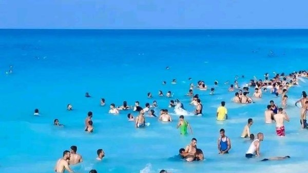 الاقبال على الشواطئ بمطروح