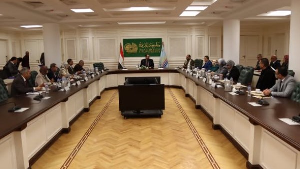 خلال اجتماع مجلس جامعة مطروح 